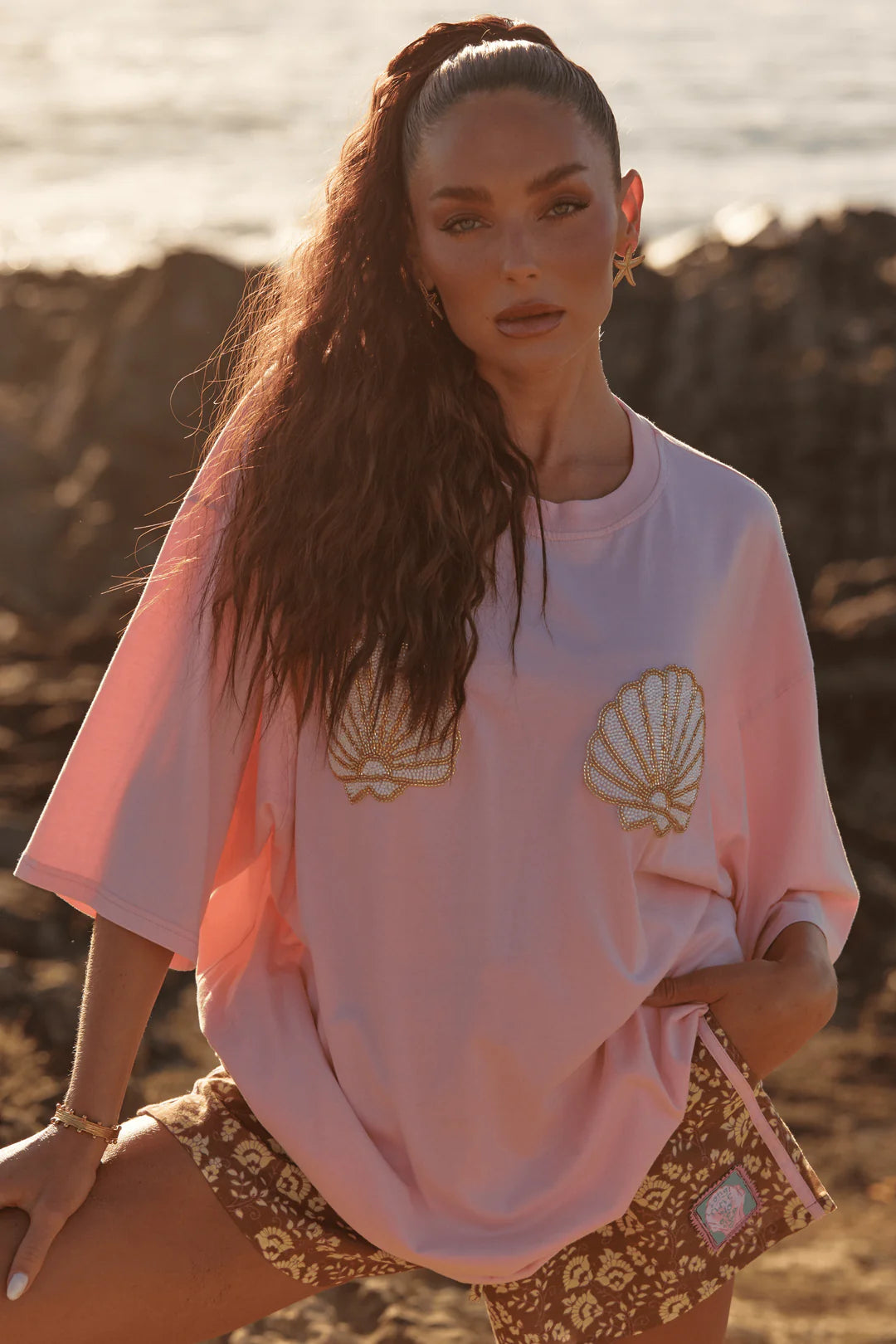 SABBI - The Very Oversized Shell Titty Tee