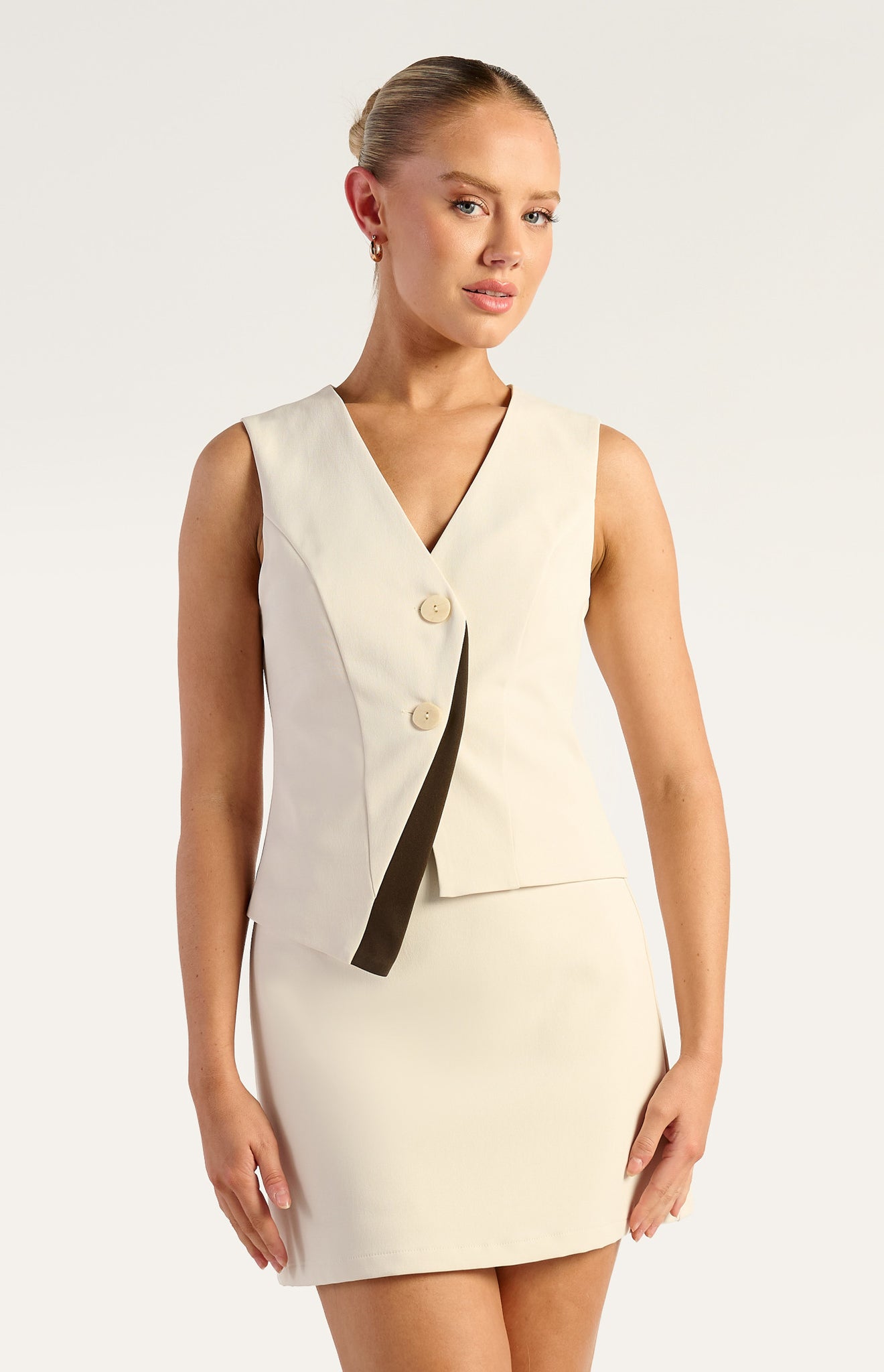 Contrast Feature Asymmetric Hem Vest